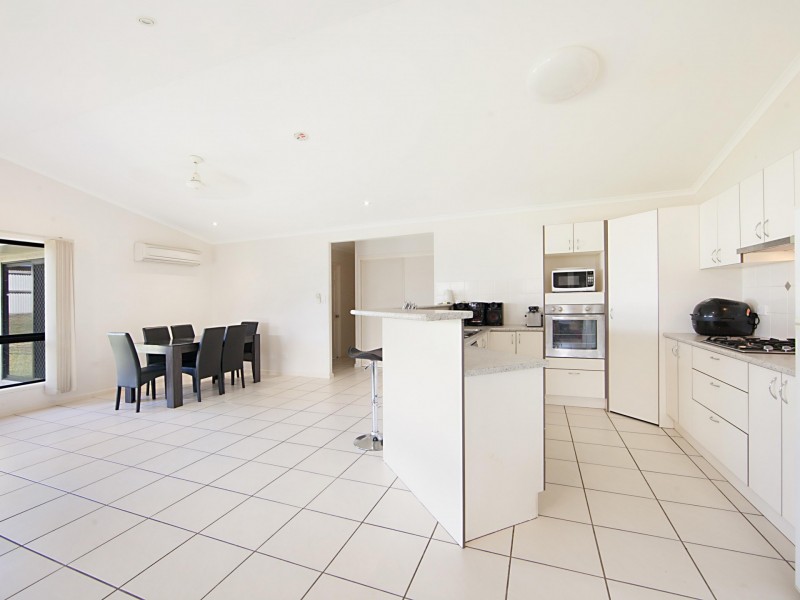 11 Anchorage Circuit, Bushland Beach QLD 4818