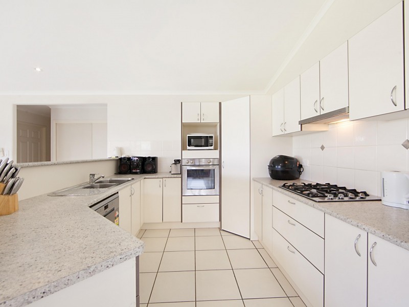 11 Anchorage Circuit, Bushland Beach QLD 4818