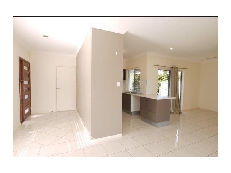 1a Strathburn Court, Mount Louisa QLD 4814