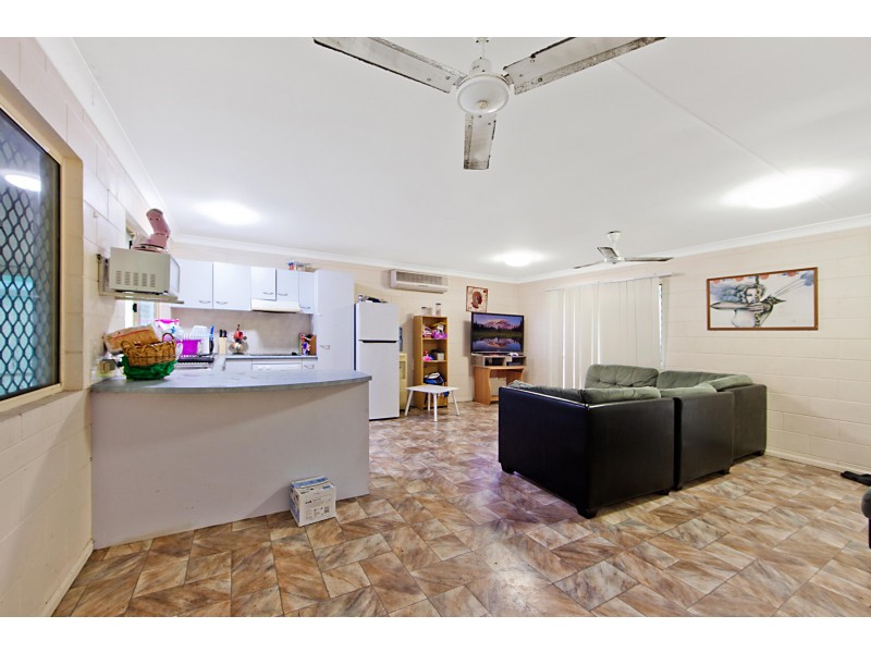 16 Luke Court, Bushland Beach QLD 4818