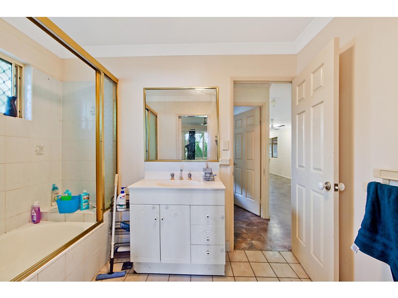 16 Luke Court, Bushland Beach QLD 4818