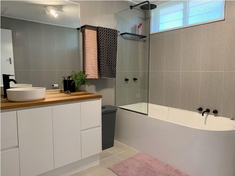 16 Barellan Street, Cranbrook QLD 4814