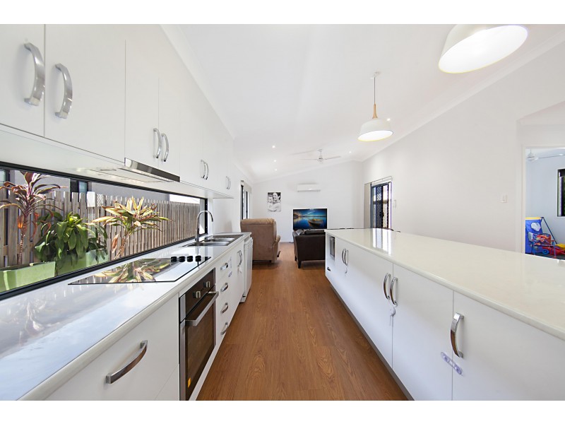 8 Velasco Street, Burdell QLD 4818