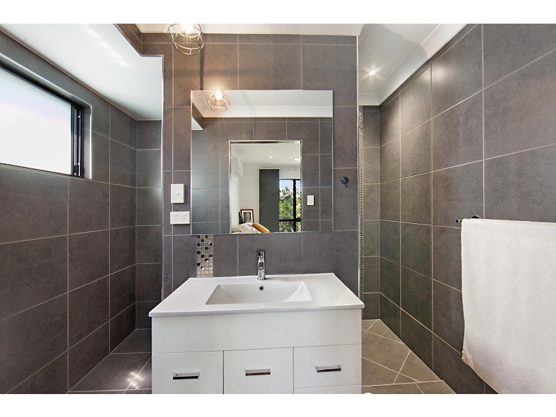8 Velasco Street, Burdell QLD 4818