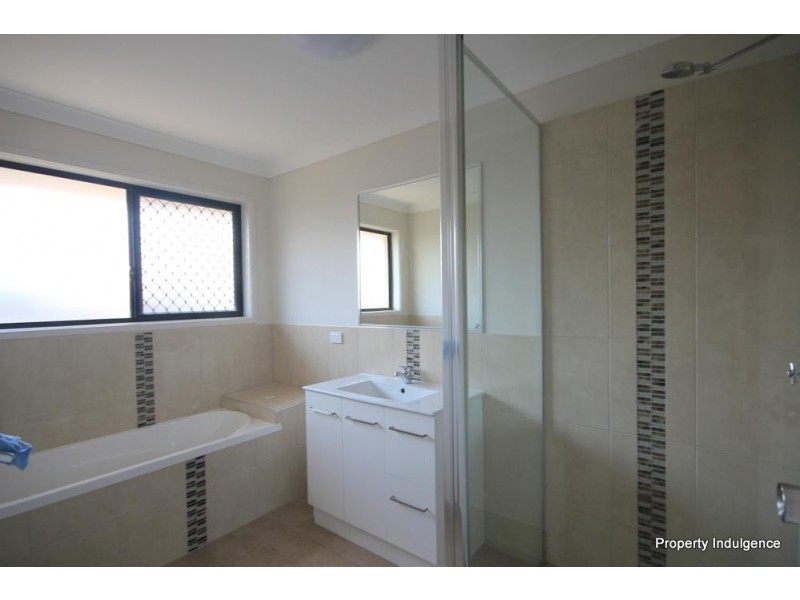 16 Smugglers Cove, Mount Low QLD 4818