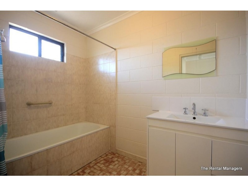 2/2 Saltbush Boulevard, Rasmussen QLD 4815