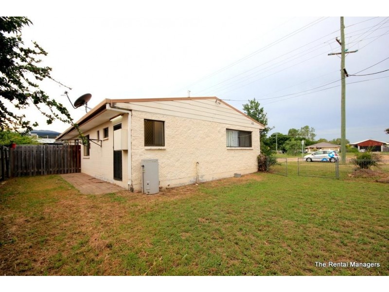 1/2 Saltbush Boulevard, Rasmussen QLD 4815