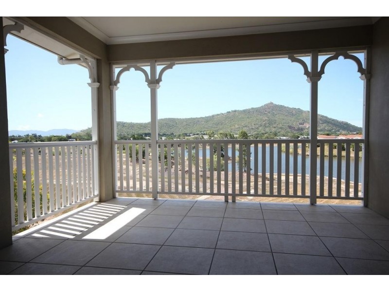 18/12-14  Martinez Avenue, West End QLD 4810