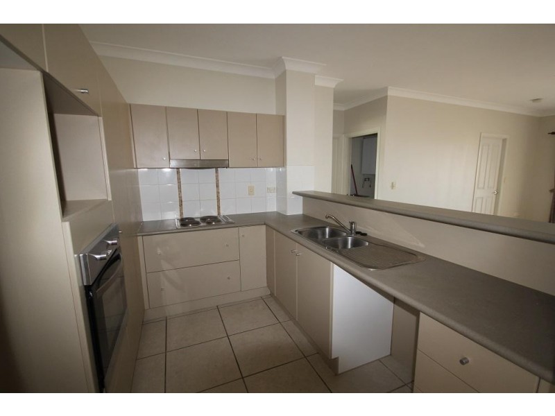 18/12-14  Martinez Avenue, West End QLD 4810