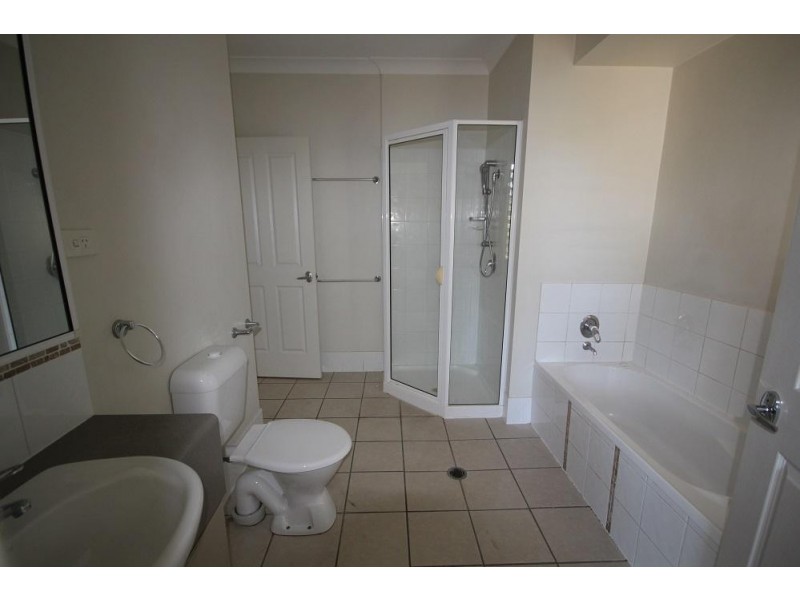 18/12-14  Martinez Avenue, West End QLD 4810