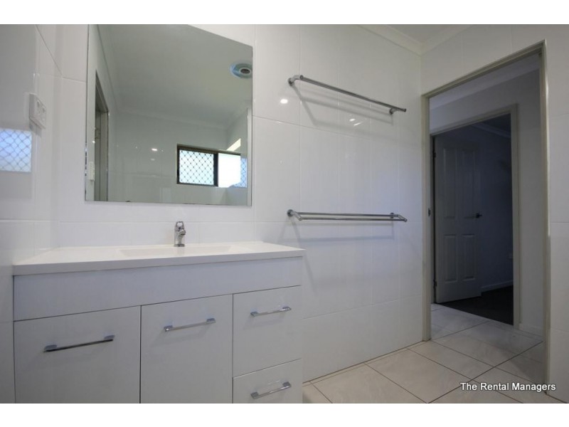 2  Golf Links Drive, Kirwan QLD 4817