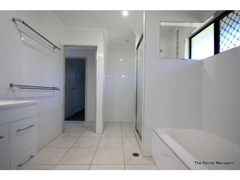 2  Golf Links Drive, Kirwan QLD 4817