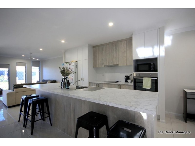 2/17 Dorney Street, Oonoonba QLD 4811