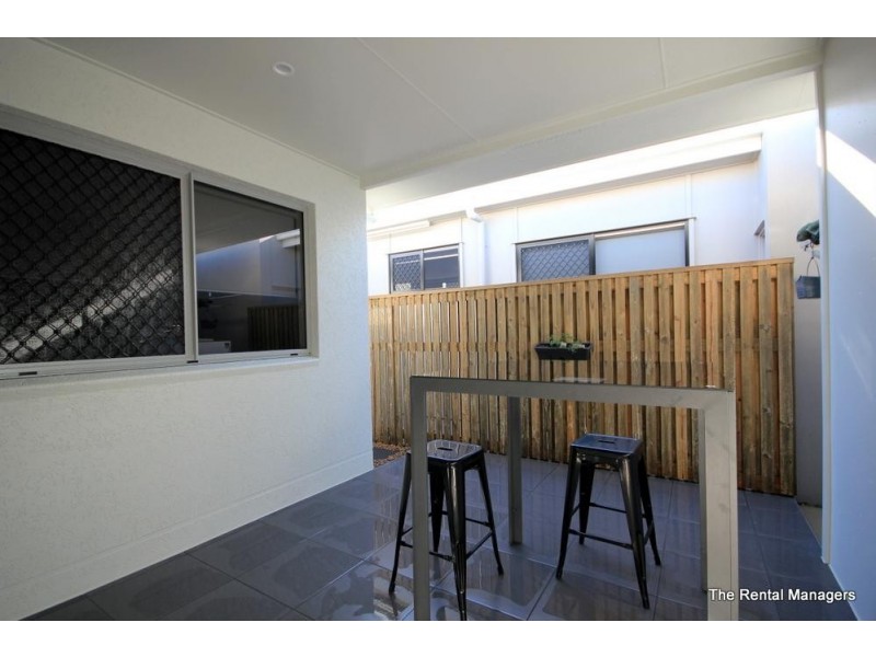 2/17 Dorney Street, Oonoonba QLD 4811