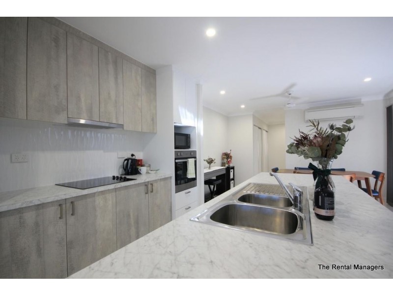 2/17 Dorney Street, Oonoonba QLD 4811