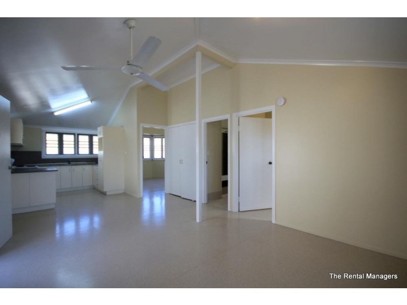 1/33 Bundock Steet, Belgian Gardens QLD 4810