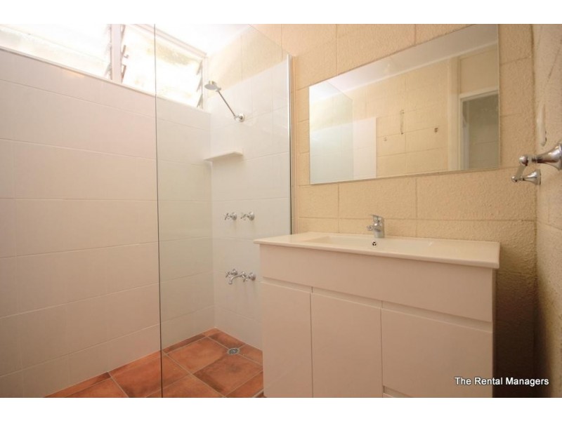 2/9 Turner Street, Pimlico QLD 4812