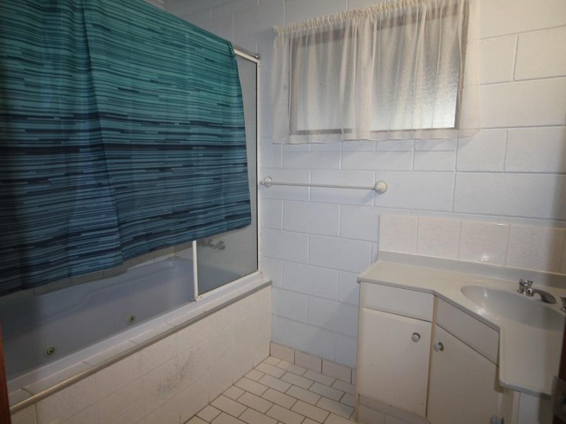 8 Deloraine Street, Kirwan QLD 4817