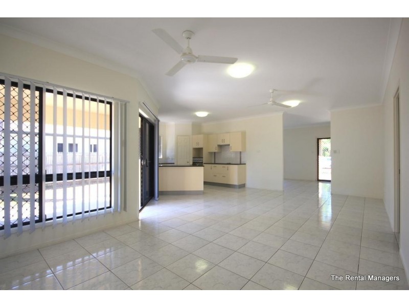 42 Seabrook Circuit, Bushland Beach QLD 4818