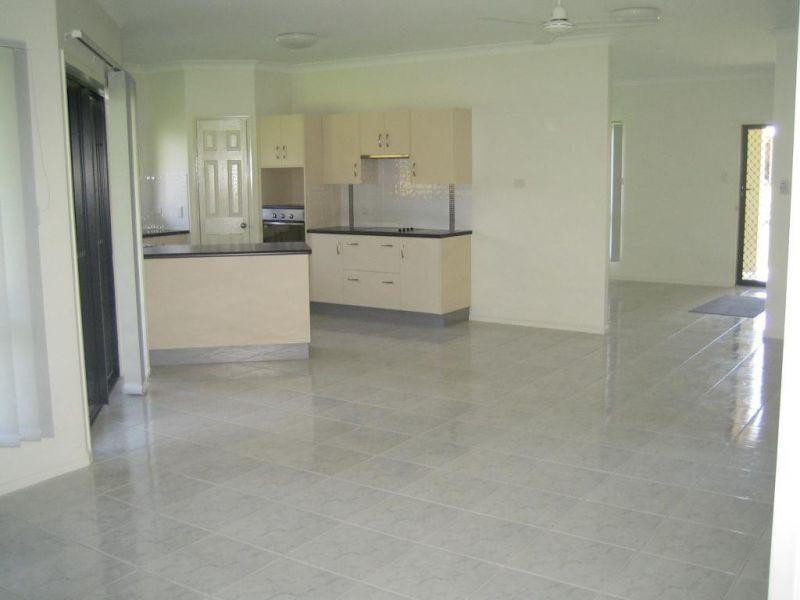 Bushland Beach QLD 4818