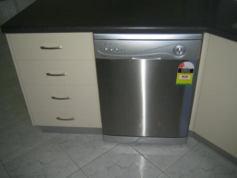 Bushland Beach QLD 4818