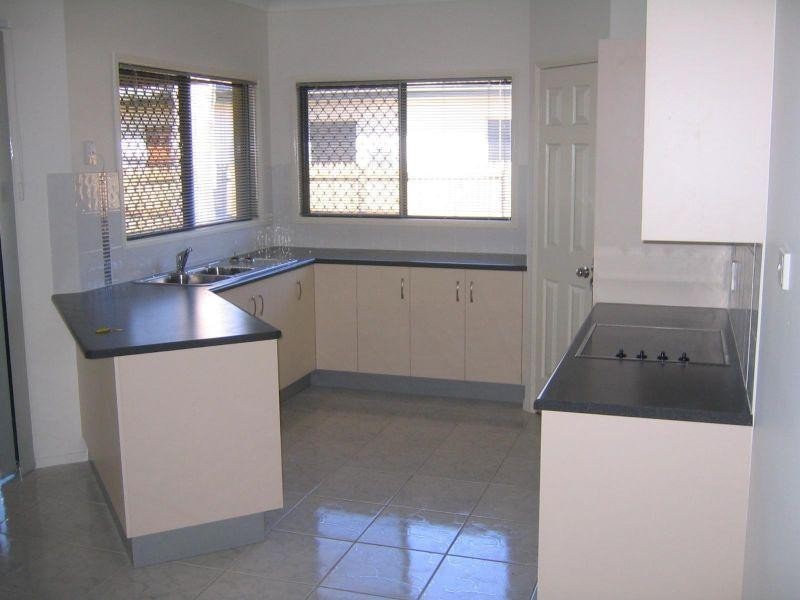 Bushland Beach QLD 4818