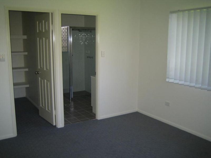 Bushland Beach QLD 4818