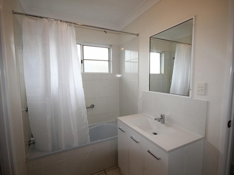 24 Mostyn Crescent, Bushland Beach QLD 4818