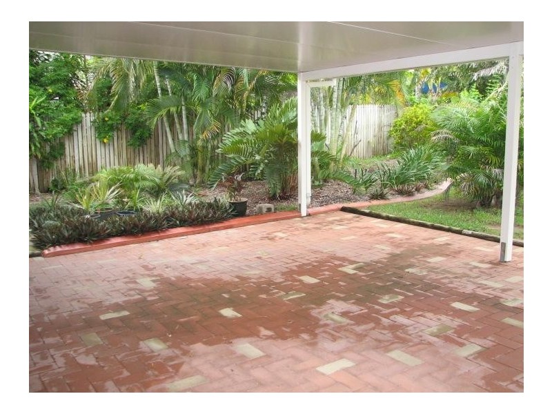 11 Kurrajong Court, Bushland Beach QLD 4818