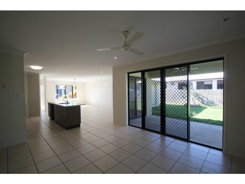 22 Seabrook Circuit, Bushland Beach QLD 4818