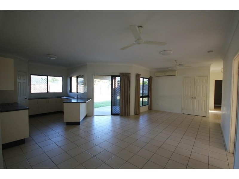 1 Clearwater Court, Bushland Beach QLD 4818