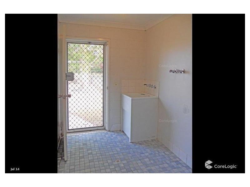 1/8 San Vito Crescent, Rasmussen QLD 4815