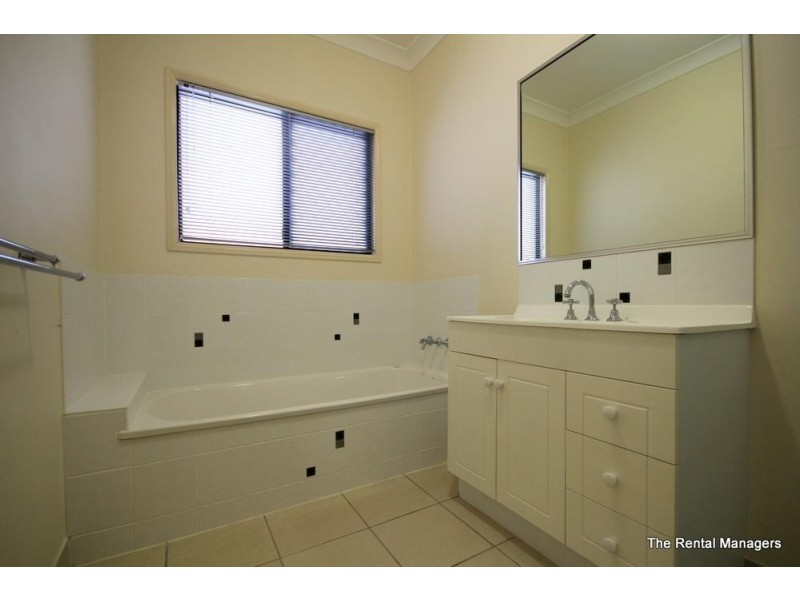 19 Lockyer Place, Mount Louisa QLD 4814