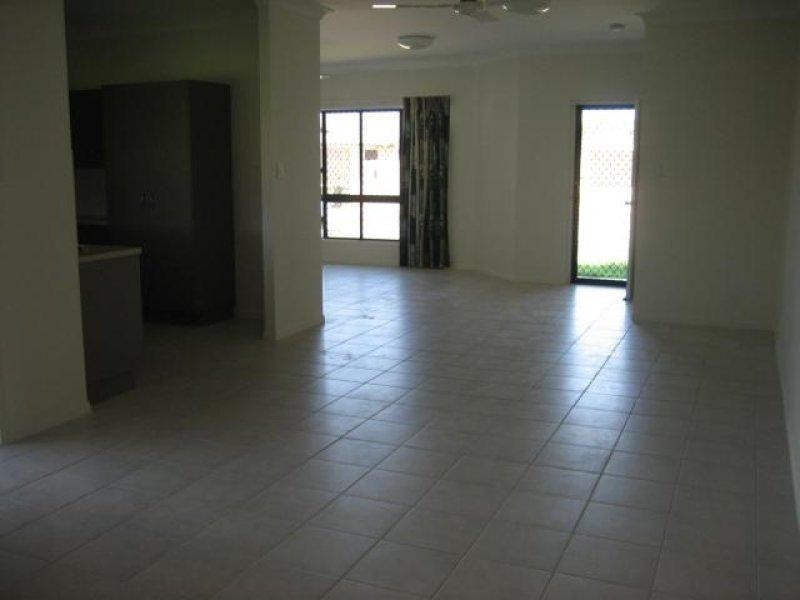 Bushland Beach QLD 4818