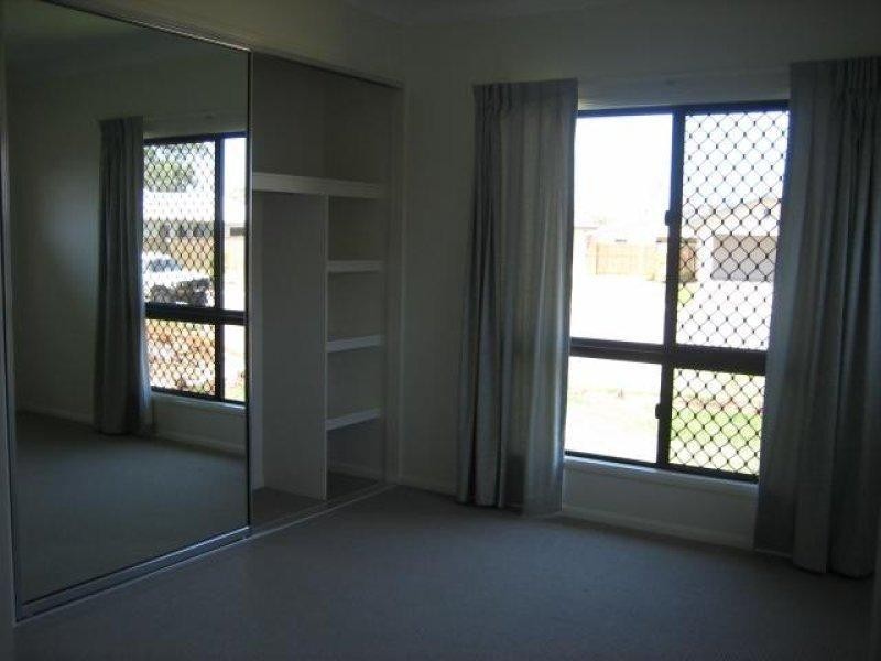 Bushland Beach QLD 4818