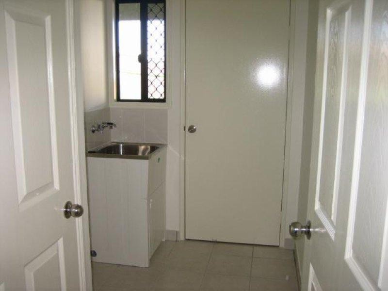 Bushland Beach QLD 4818