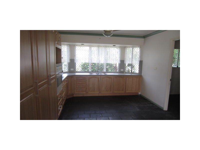 37 Lagoon Crescent, Saunders Beach QLD 4818