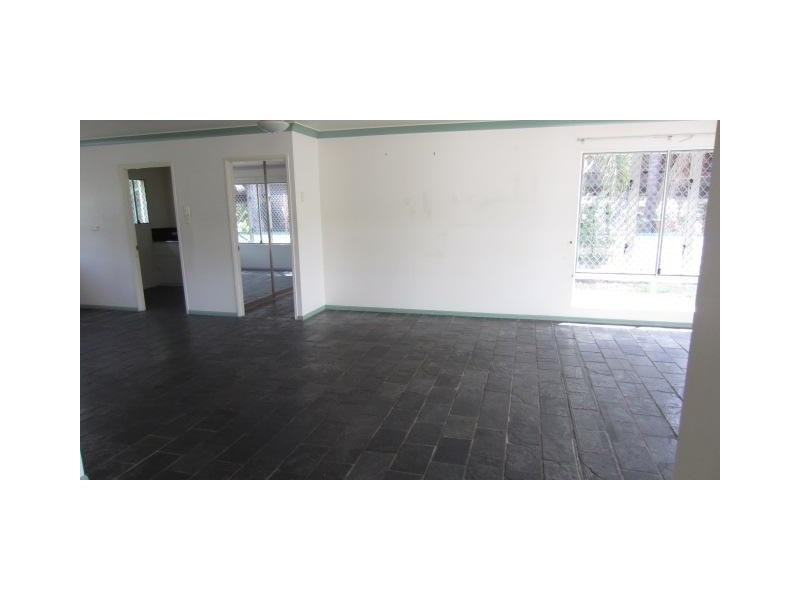 37 Lagoon Crescent, Saunders Beach QLD 4818