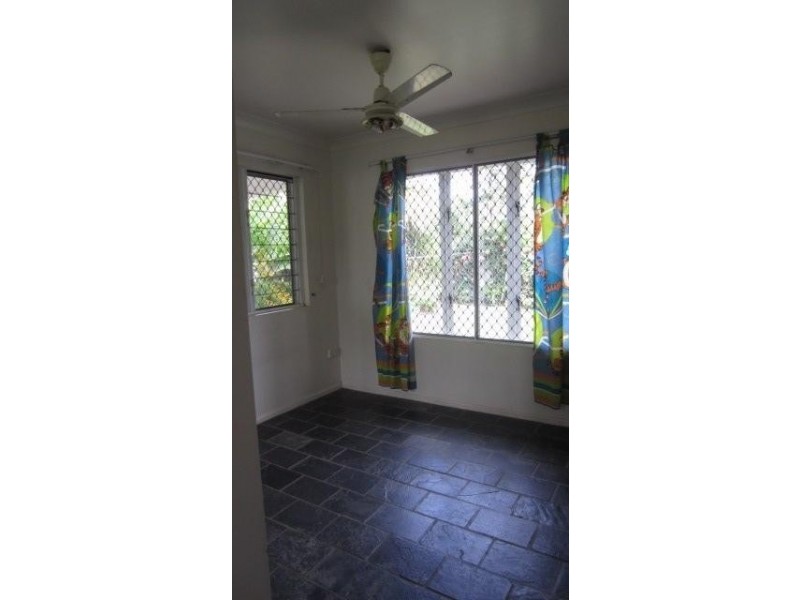 37 Lagoon Crescent, Saunders Beach QLD 4818