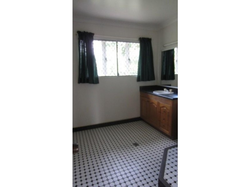 37 Lagoon Crescent, Saunders Beach QLD 4818