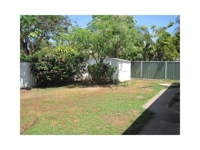 37 Lagoon Crescent, Saunders Beach QLD 4818