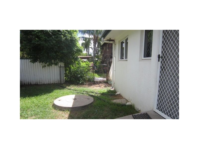 37 Lagoon Crescent, Saunders Beach QLD 4818