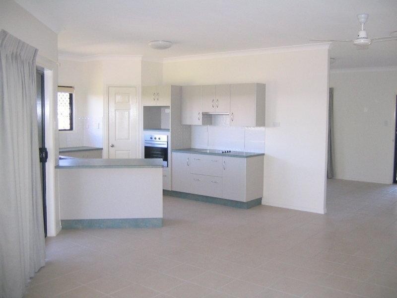 68 Seabrook Circuit, Bushland Beach QLD 4818