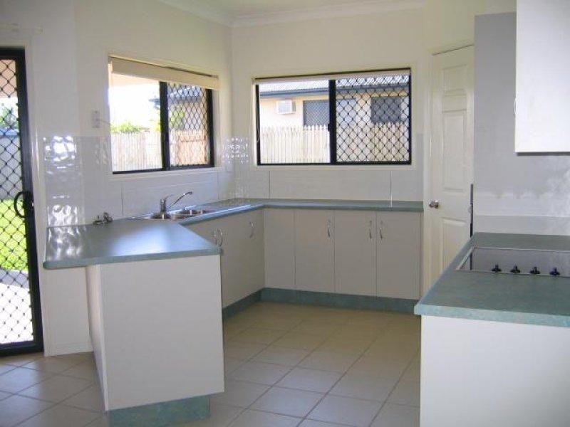 68 Seabrook Circuit, Bushland Beach QLD 4818