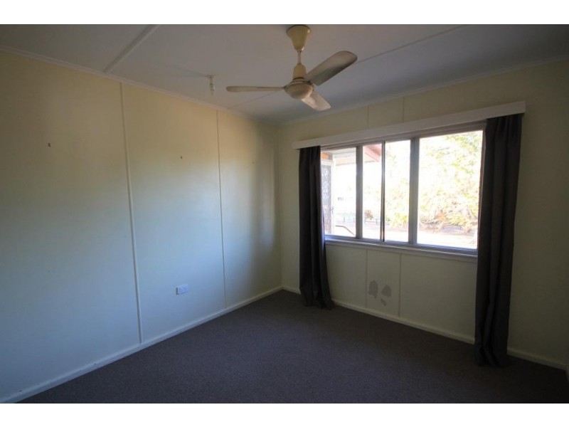 4 Laburnum Street, Cranbrook QLD 4814