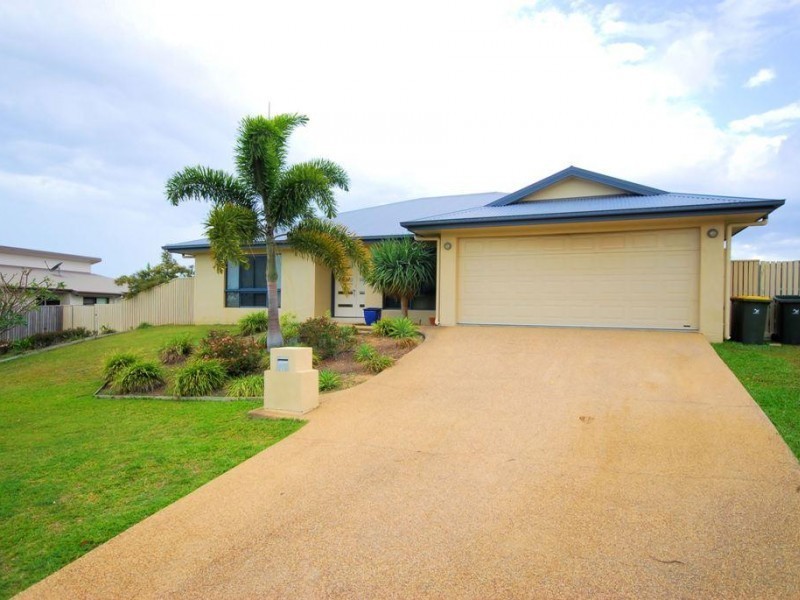 Bushland Beach QLD 4818