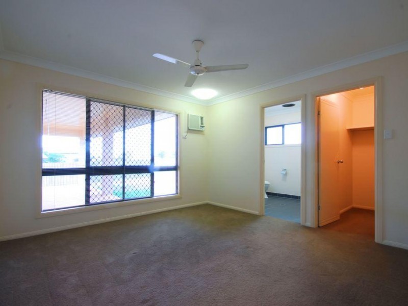 Bushland Beach QLD 4818