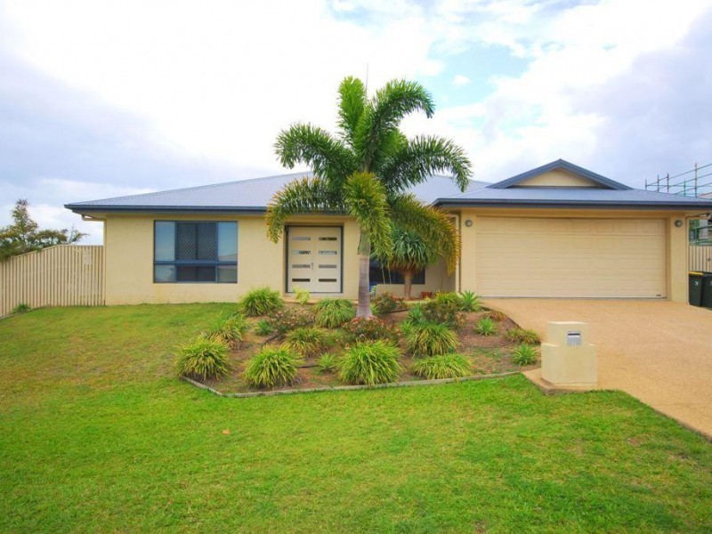 Bushland Beach QLD 4818