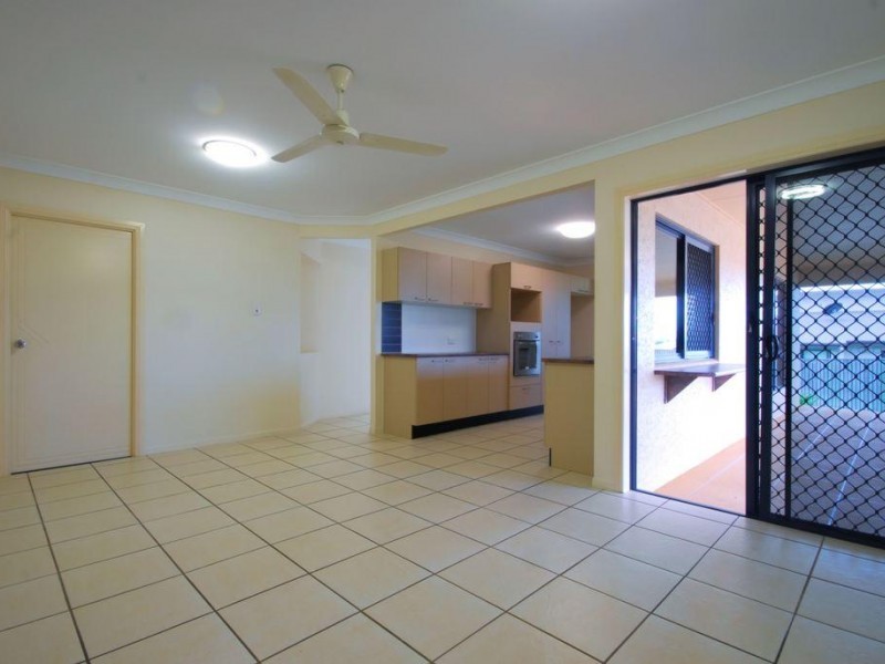 Bushland Beach QLD 4818