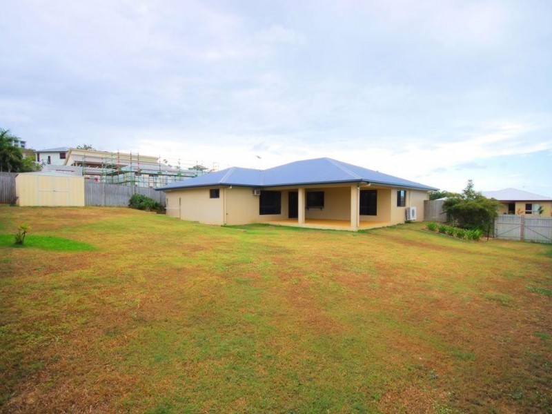 Bushland Beach QLD 4818